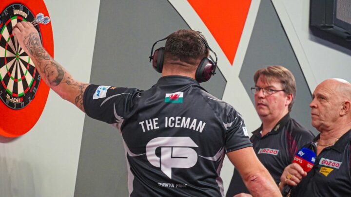 ‘I was ref for Gerwyn Price’s headphones stunt – the size of them surprised me’