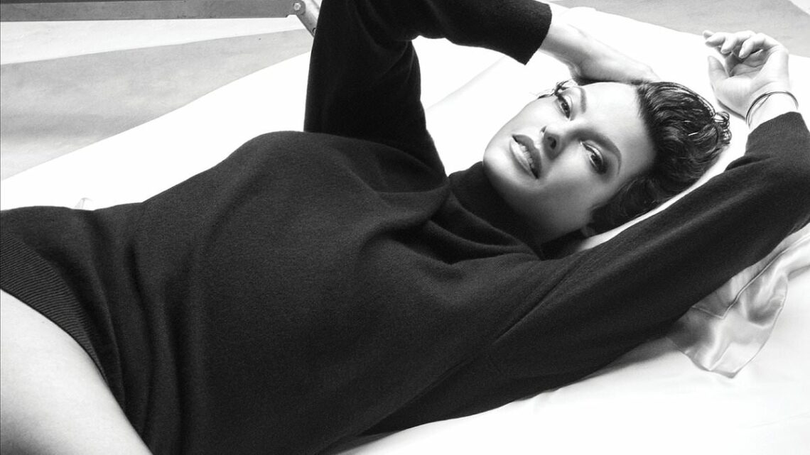 Linda Evangelista reveals her secret BREAST CANCER diagnosis