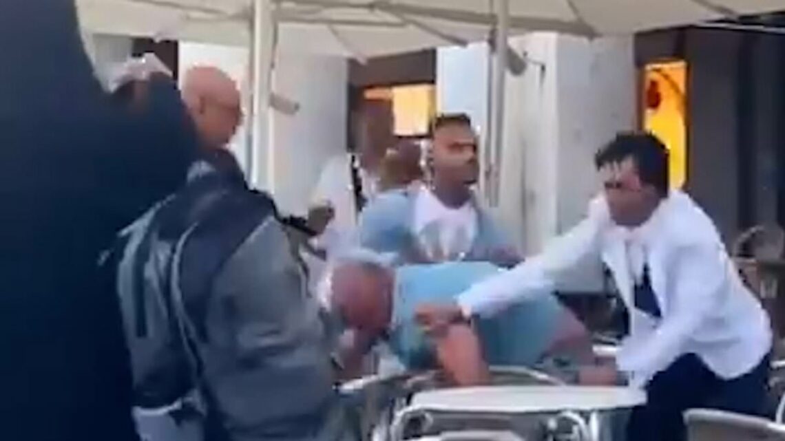 Moment waiters brawl with &apos;foreign customers&apos; at café in Venice