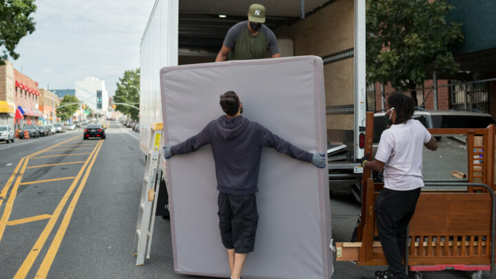 Movers See All, and They Have Thoughts on Your Relationship