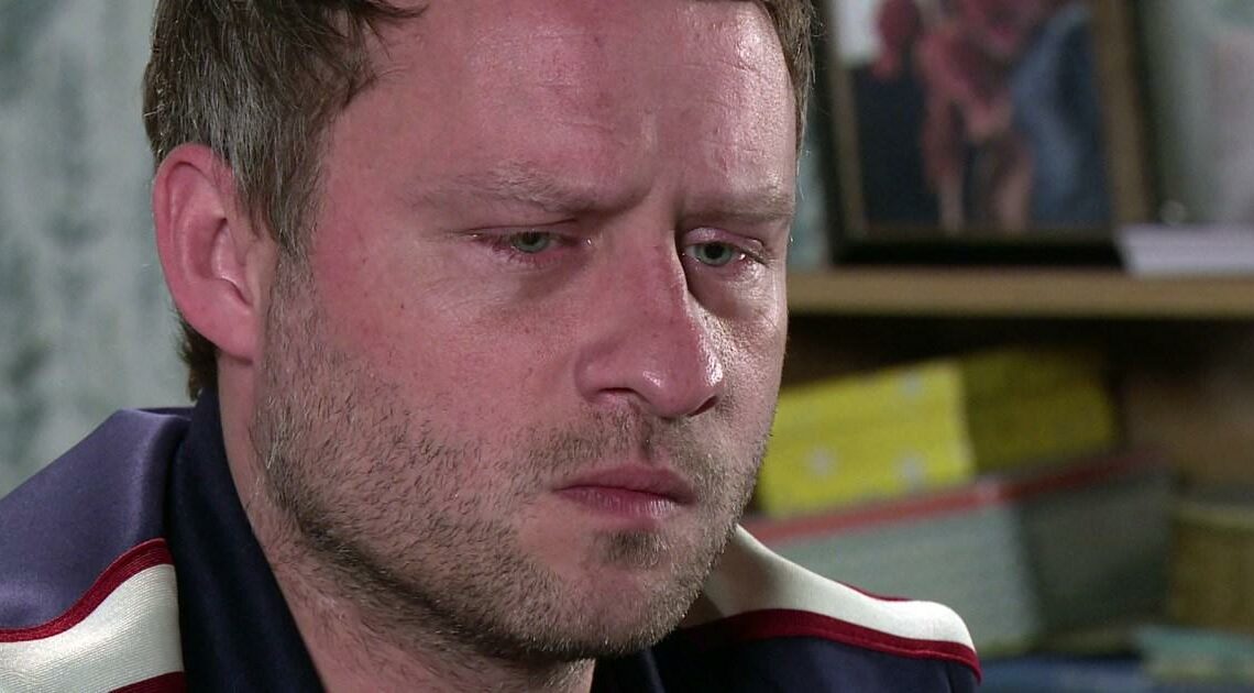 Paul Foreman cries for help after terrifying accident in Corrie spoiler video