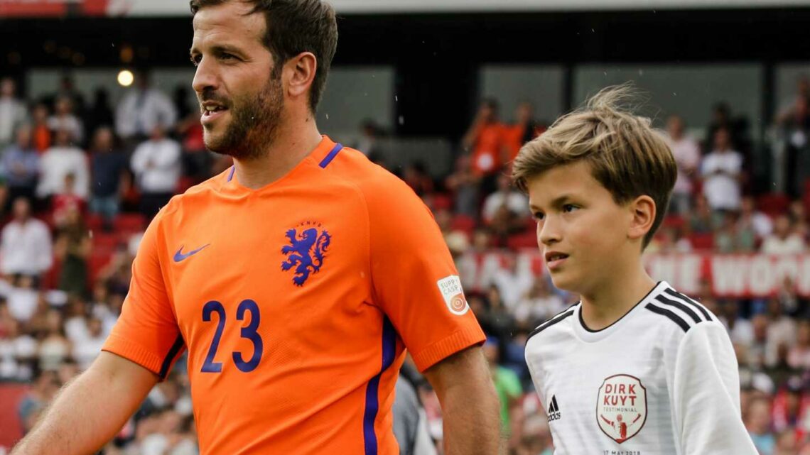 Rafael van der Vaart's son Damian, 17, lands first top contract as European giants snap him up in transfer | The Sun