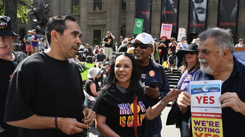 Thousands gather in Melbourne CBD for Walk for Yes rally