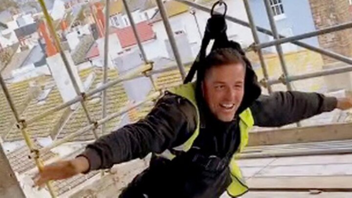 Scaffolding lad swings on harness as women joke ‘this is why men die first’