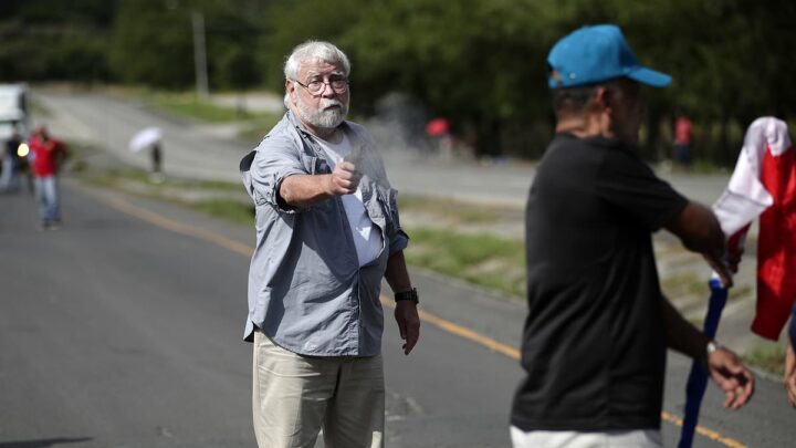 Motorist shoots dead two environmental protesters blocking a road