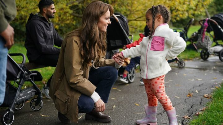 Sweet moment Kate Middleton compliments girl, 4, on her braids