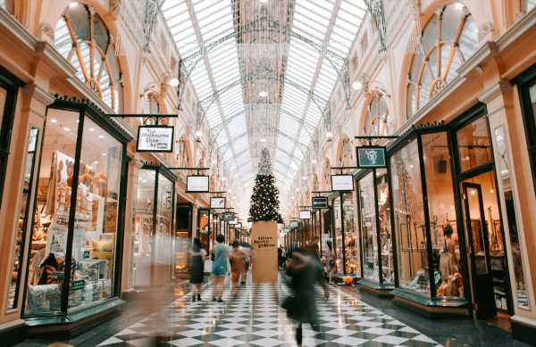 Tips to keep spending and shopping under control this season