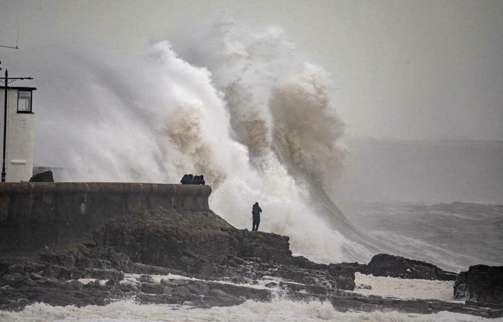 UK weather: Drivers warned heavy rain to lash roads today as 50mph winds batter coast | The Sun