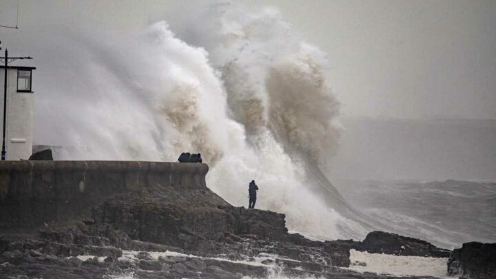 UK weather: Drivers warned heavy rain to lash roads today as 50mph winds batter coast | The Sun