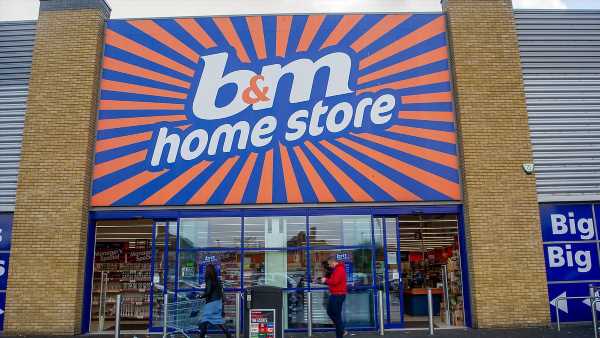 B&M customer breaks down in tears after stranger&apos;s act of kindness