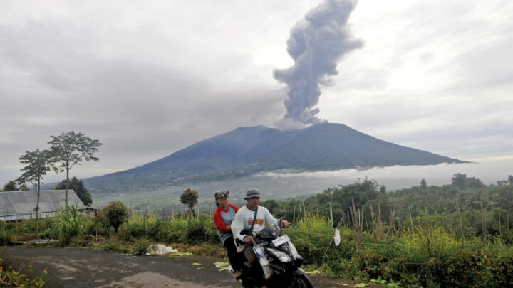 ‘I thought the world was coming to an end’: Hikers caught up in volcano eruption